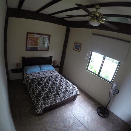 Casa Roja Hostel Montañita Екстериор снимка