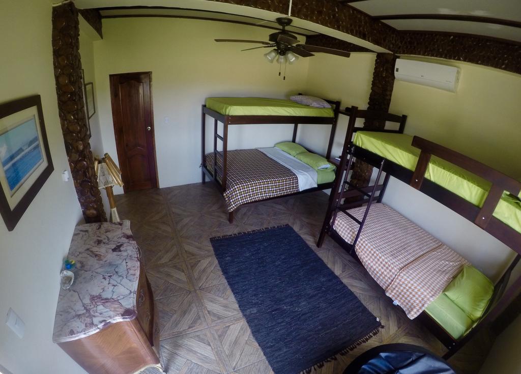 Casa Roja Hostel Montañita Екстериор снимка