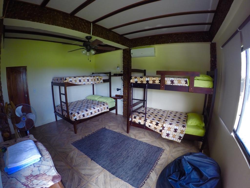 Casa Roja Hostel Montañita Екстериор снимка