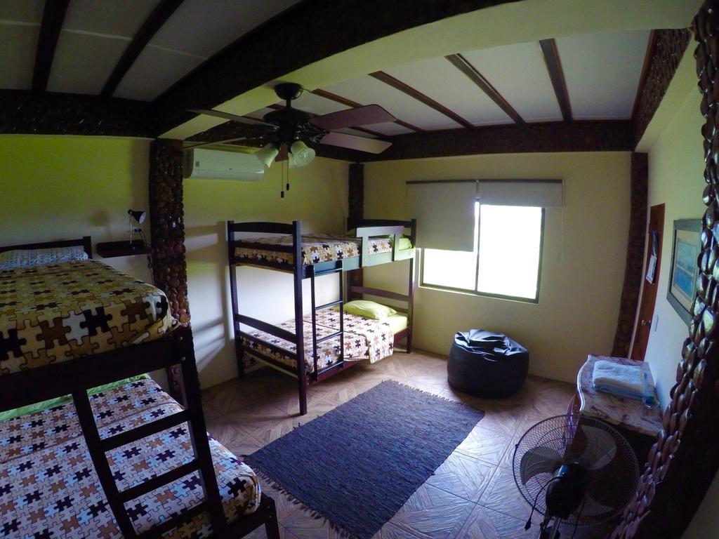 Casa Roja Hostel Montañita Екстериор снимка