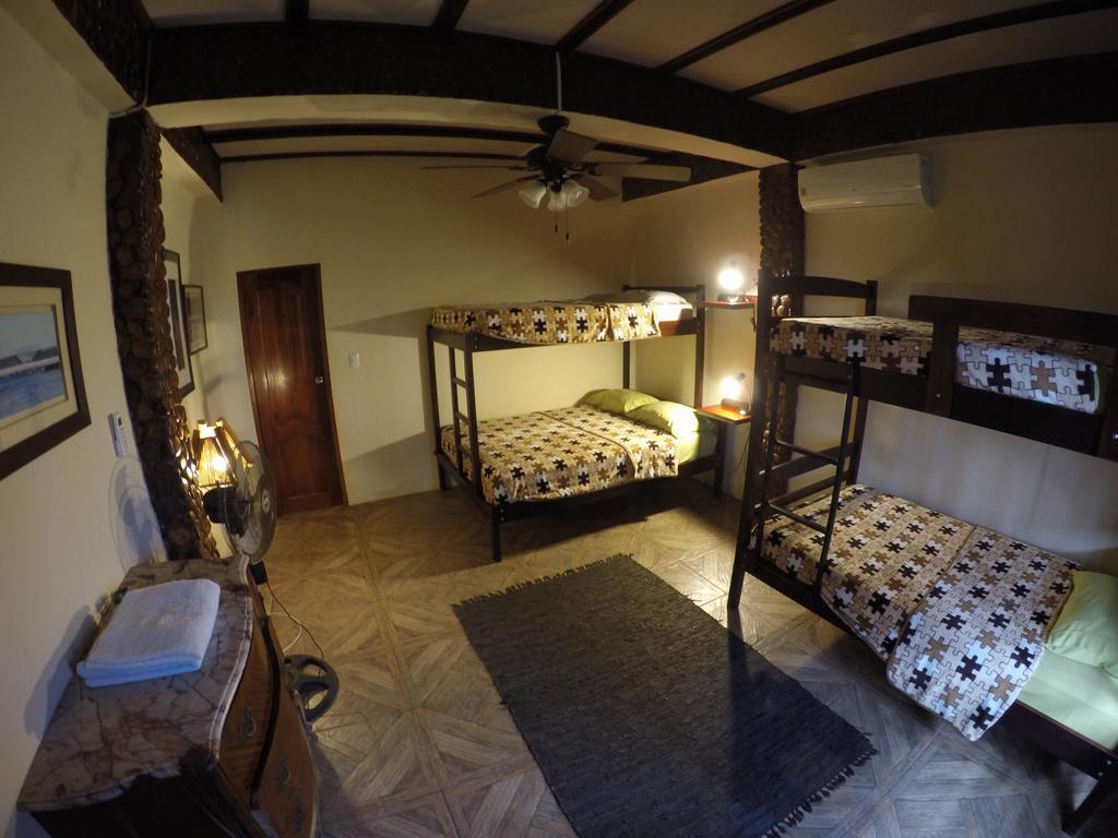 Casa Roja Hostel Montañita Екстериор снимка
