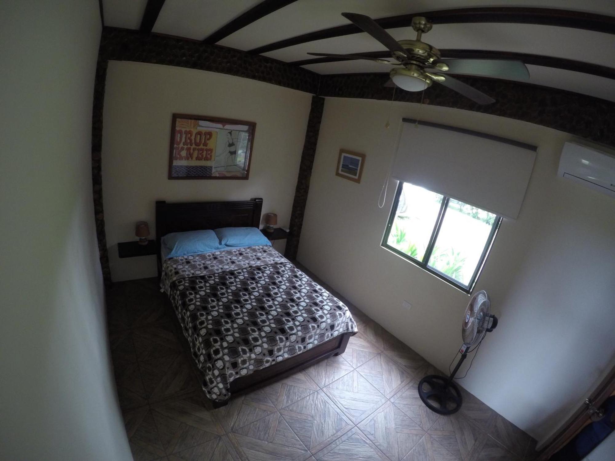 Casa Roja Hostel Montañita Екстериор снимка